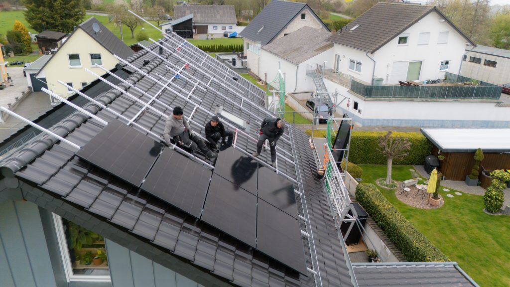 Photovoltaik-Installation bei Mettler Bau